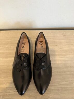 Women’s size 6.5 Le Babe Black Pointed Leather Heels